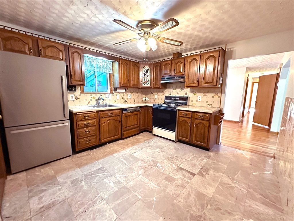 333 Clark Road Lowell, MA 01852 - Photo 11 of 27