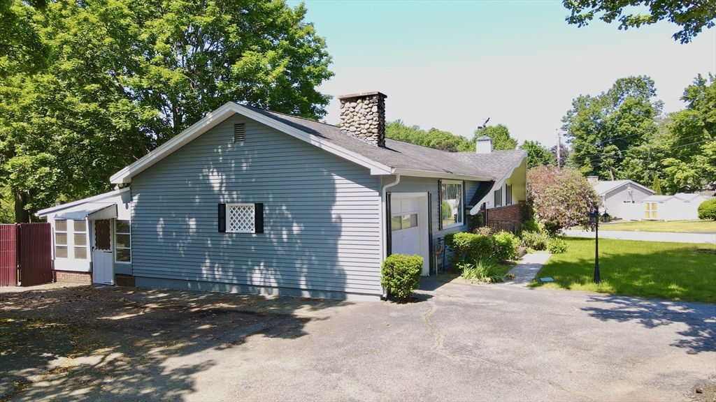 333 Clark Road Lowell, MA 01852 - Photo 4 of 27