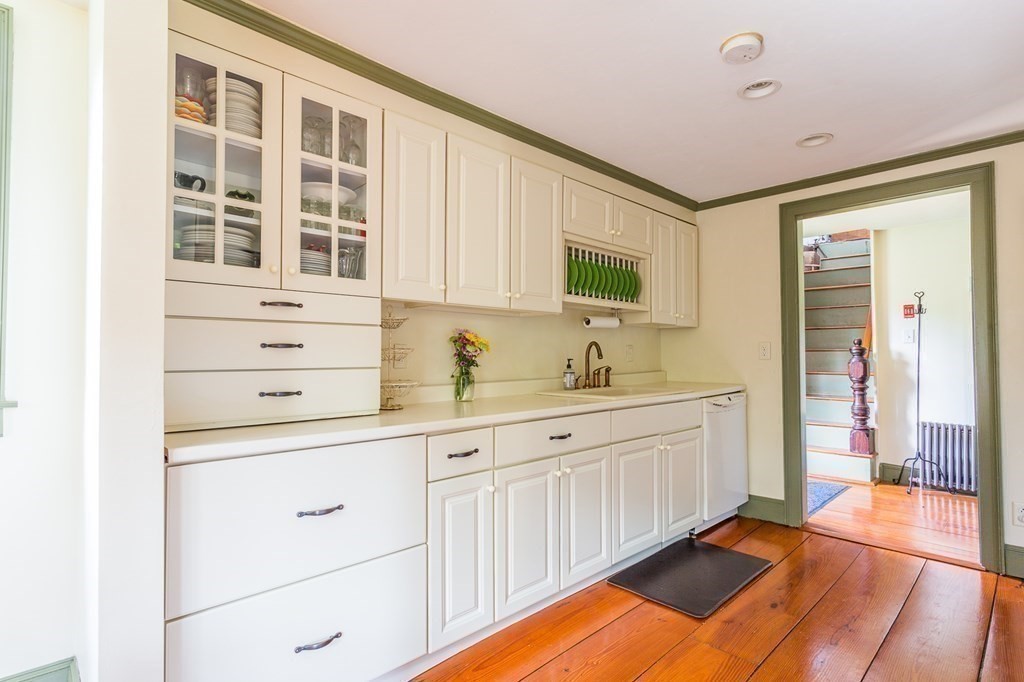 313 Utley Road New Braintree, MA 01531 - Photo 6 of 41