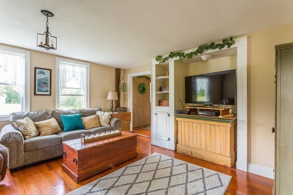 313 Utley Road New Braintree, MA 01531 - Photo 8 of 41