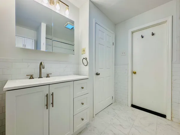 $2,500 | 69 West 39th Street, Unit 2, Bayonne, NJ 07002