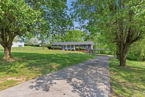 a view of a house with a yard