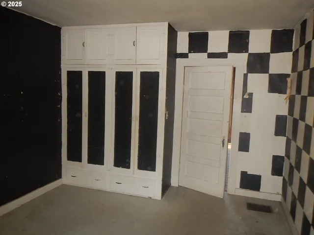 a view of a storage & utility room