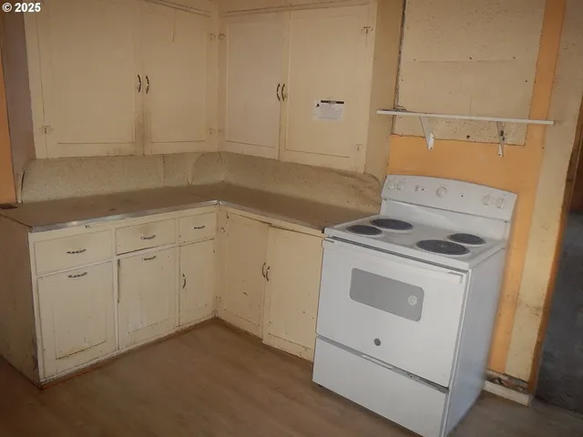 a view of storage and utility room with washer and dryer