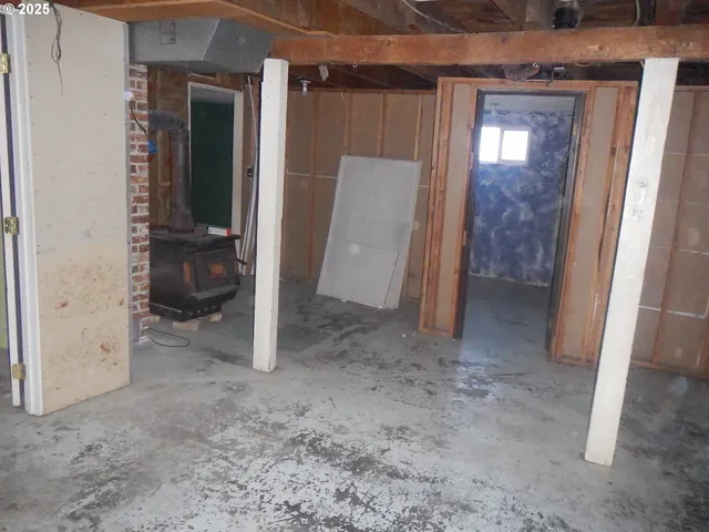 an empty room with closet