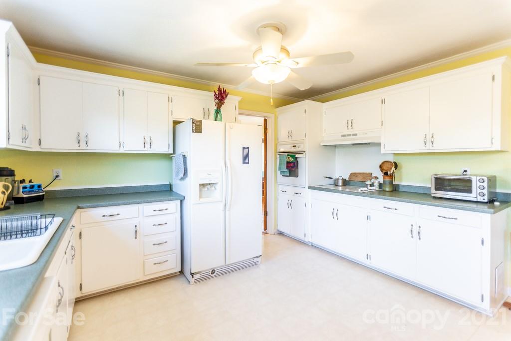 24 Allesarn Road Asheville, NC 28804 - Photo 11 of 46 Gallery Image 11