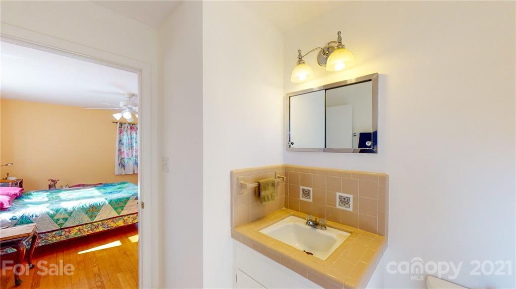 24 Allesarn Road Asheville, NC 28804 - Photo 13 of 46 Gallery Image 13