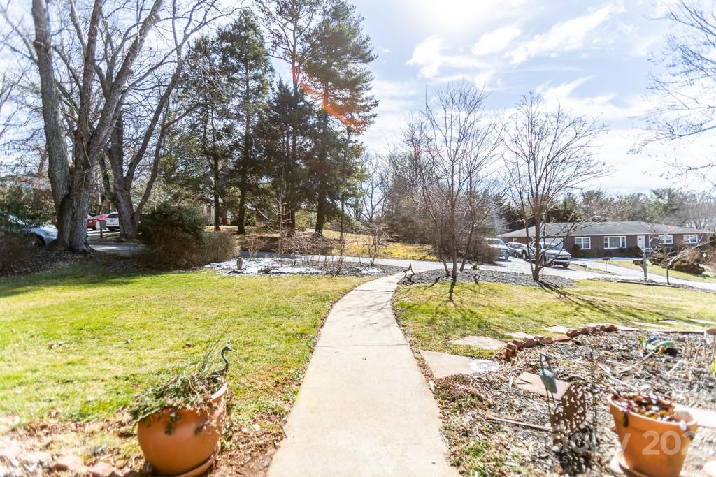 24 Allesarn Road Asheville, NC 28804 - Photo 32 of 46 Gallery Image 32