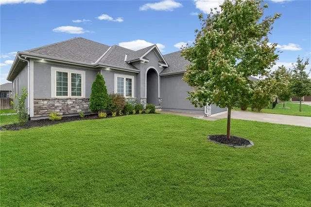 $480,000 | 4812 Southwest 5th Street, Blue Springs, MO 64014