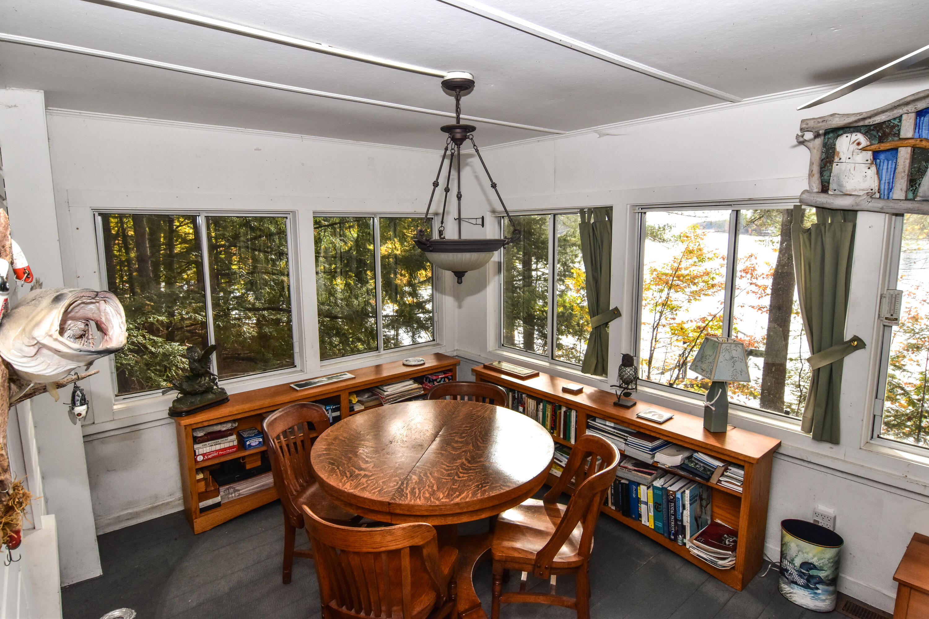 Room overlooking the lake
