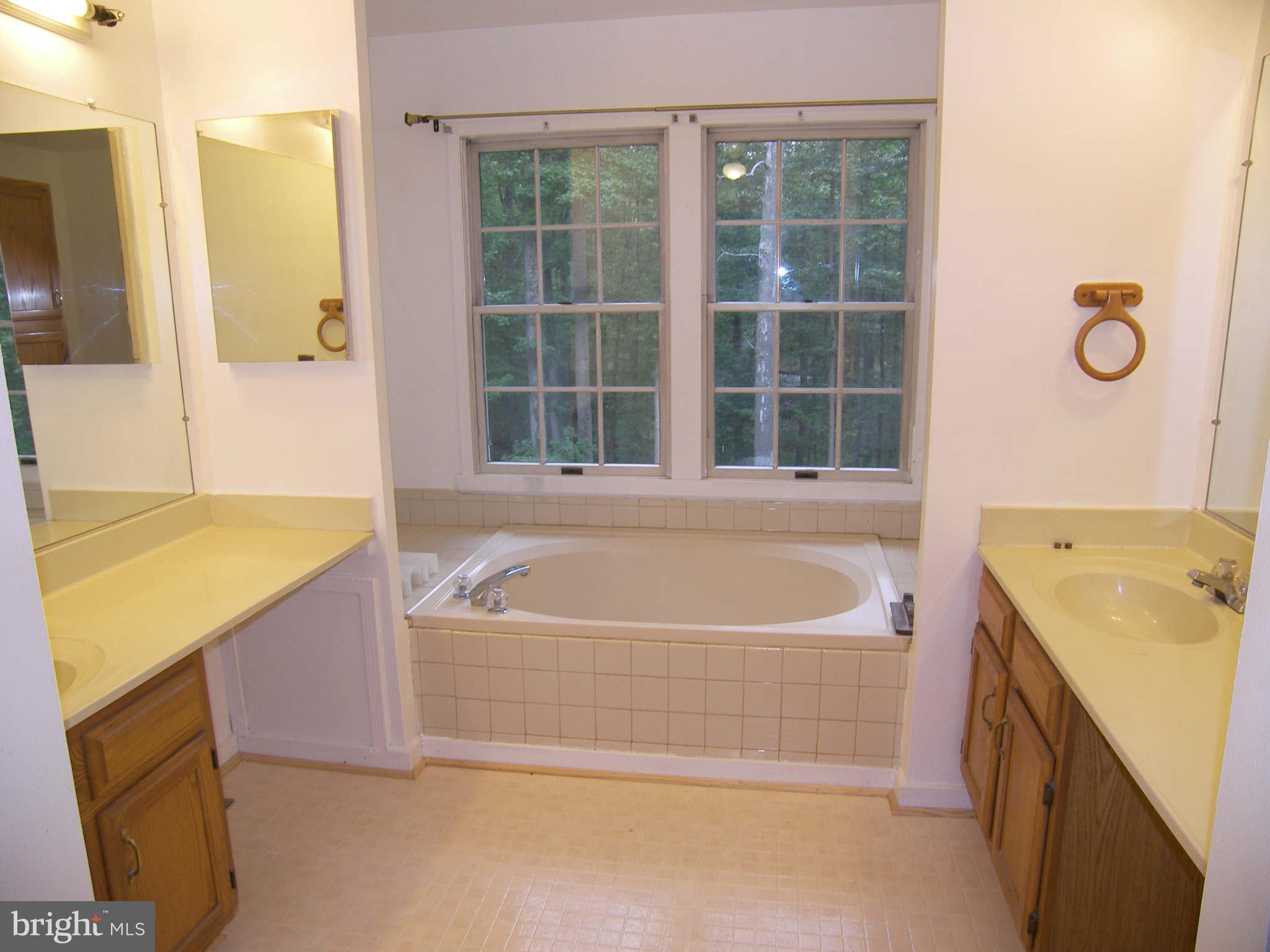 7027 Highbridge Road Bowie, MD 20720 - Photo 12 of 24 Bath (Master)