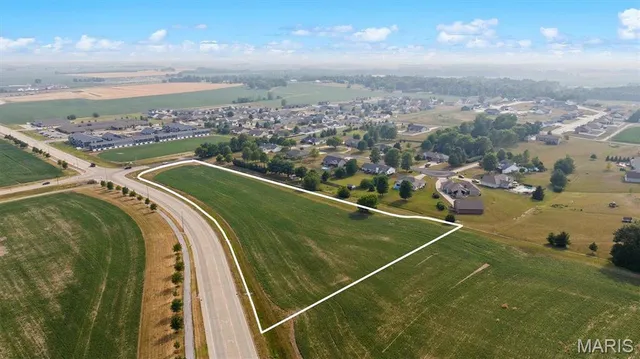 $425,000 | 0 Sportsman Road, Highland, IL 62249