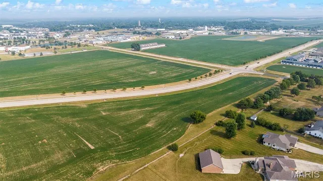 $425,000 | 0 Sportsman Road, Highland, IL 62249