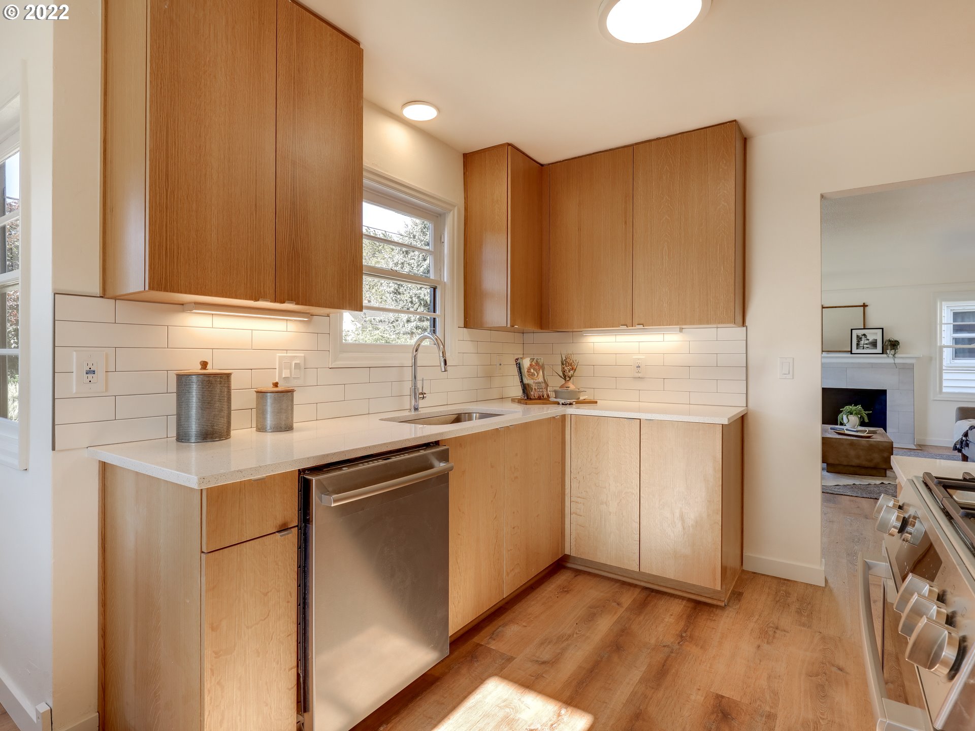 1635 Northeast Rosa Parks Way, Unit A Portland, OR 97211 - Photo 8 of 32 Gallery Image 8