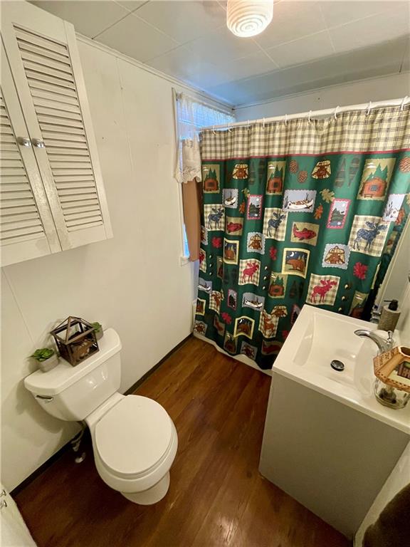 1121 School Road Apollo, PA 15613 - Photo 19 of 30 a room with musical instruments