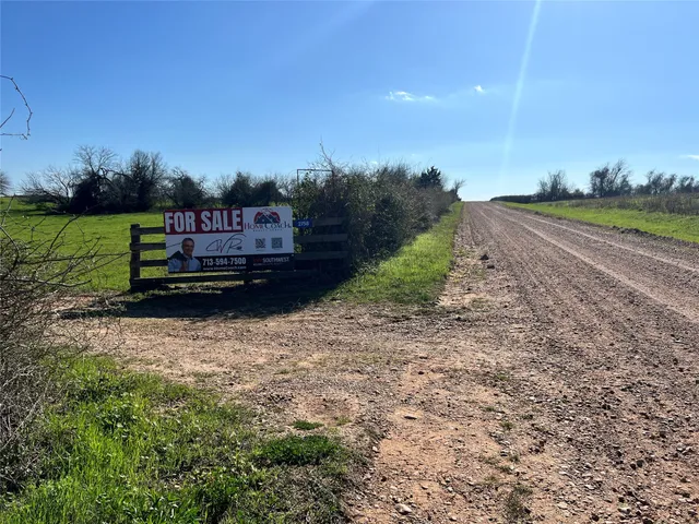$10,030,680 | 1 Blezinger Road, New Ulm, TX 78950