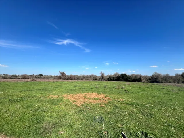 $10,030,680 | 1 Blezinger Road, New Ulm, TX 78950
