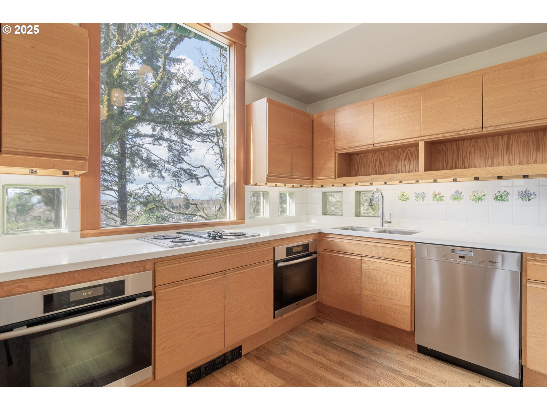 2288 Birch Lane Eugene, OR 97403 - Photo 13 of 48