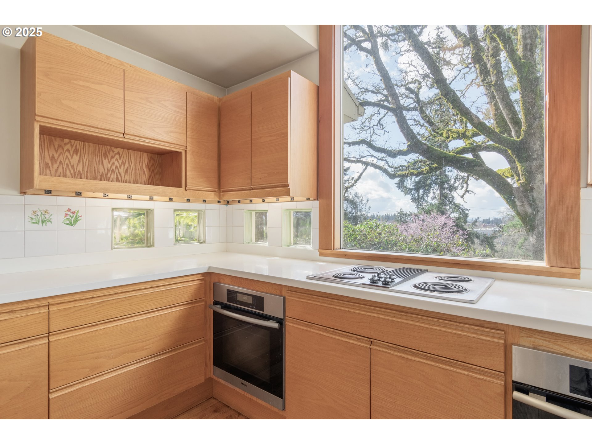 2288 Birch Lane Eugene, OR 97403 - Photo 14 of 48