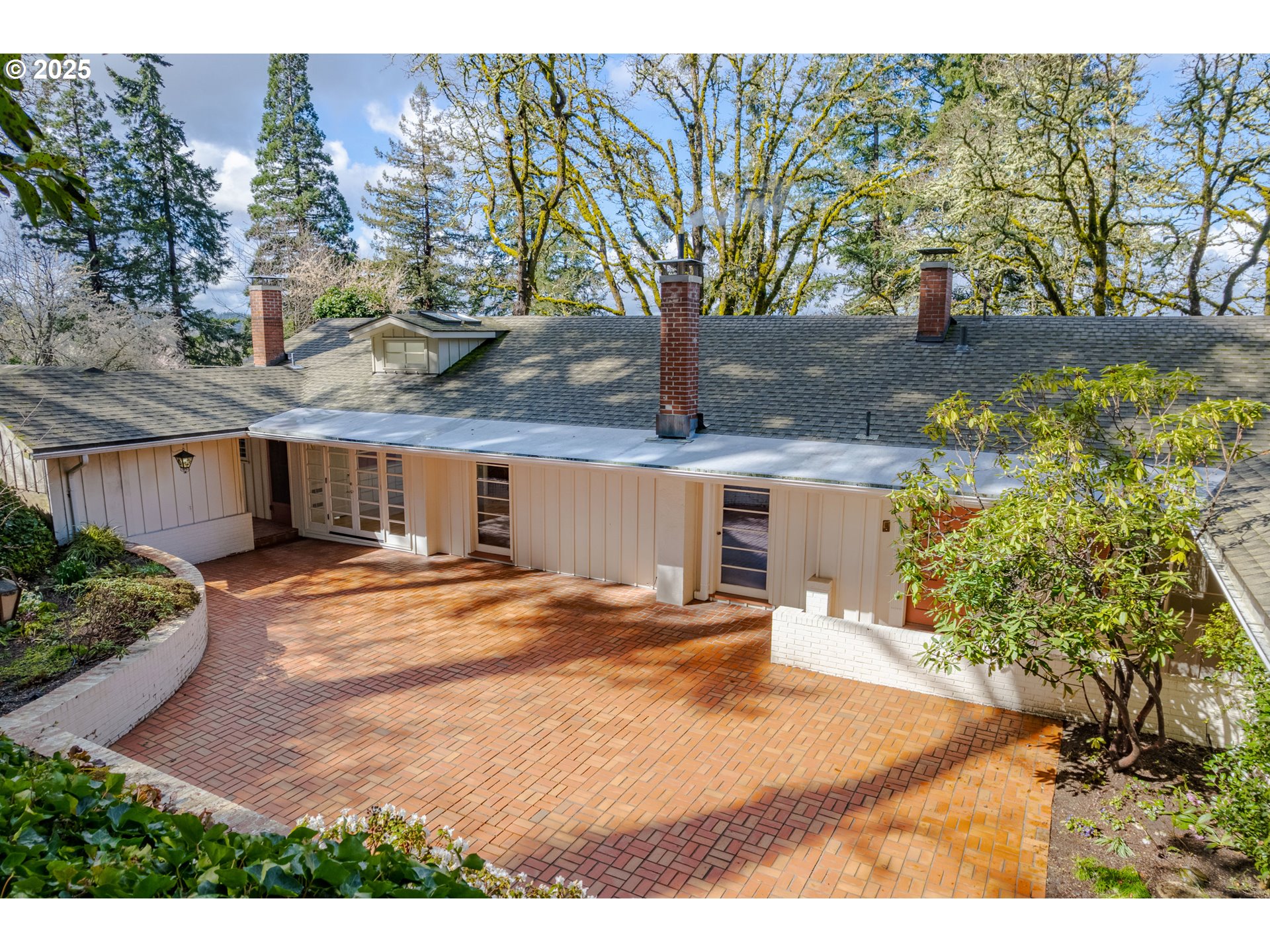 2288 Birch Lane Eugene, OR 97403 - Photo 2 of 48