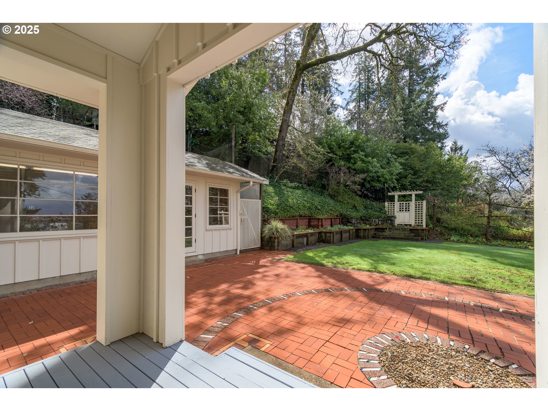 2288 Birch Lane Eugene, OR 97403 - Photo 40 of 48