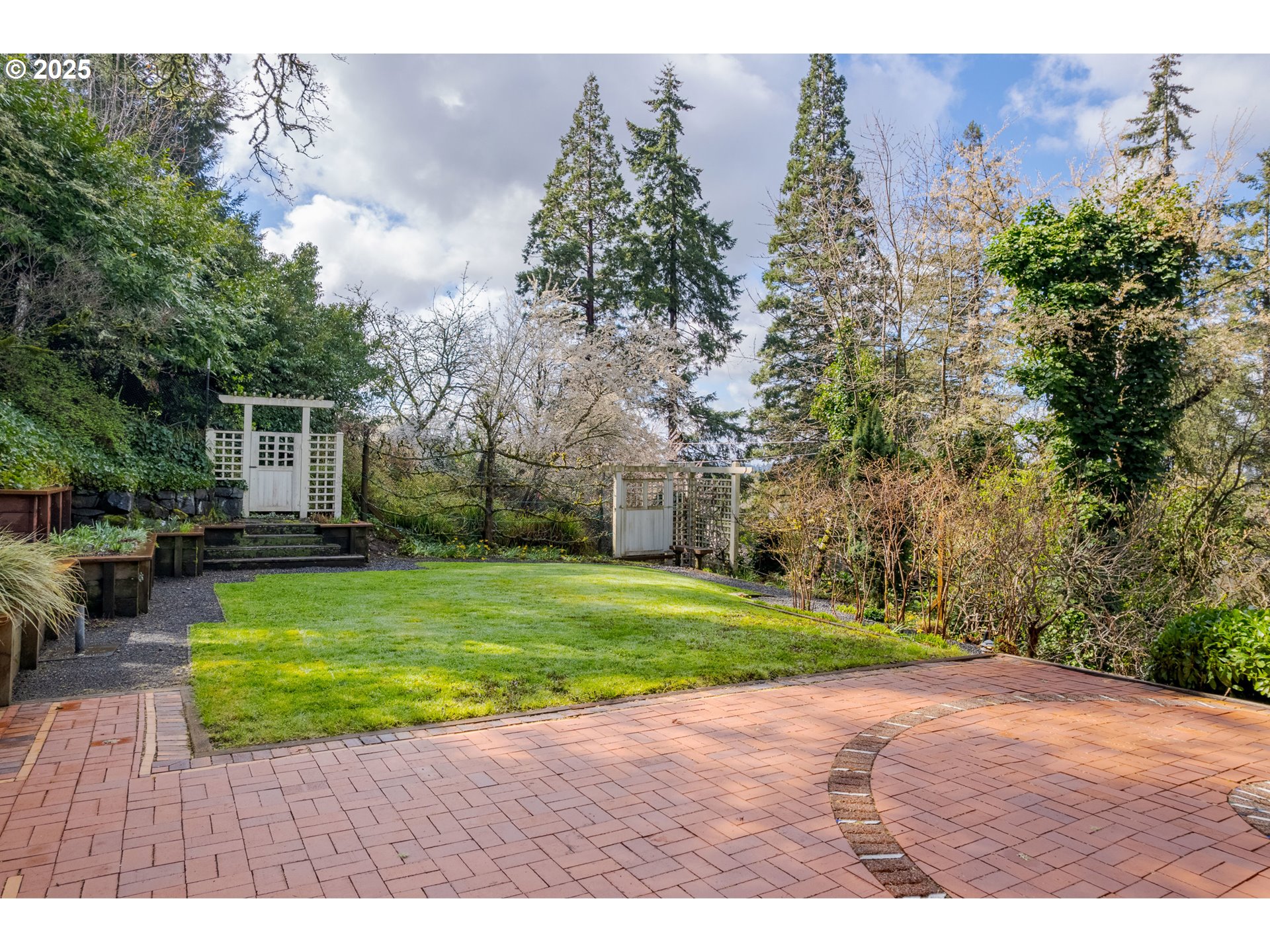 2288 Birch Lane Eugene, OR 97403 - Photo 41 of 48