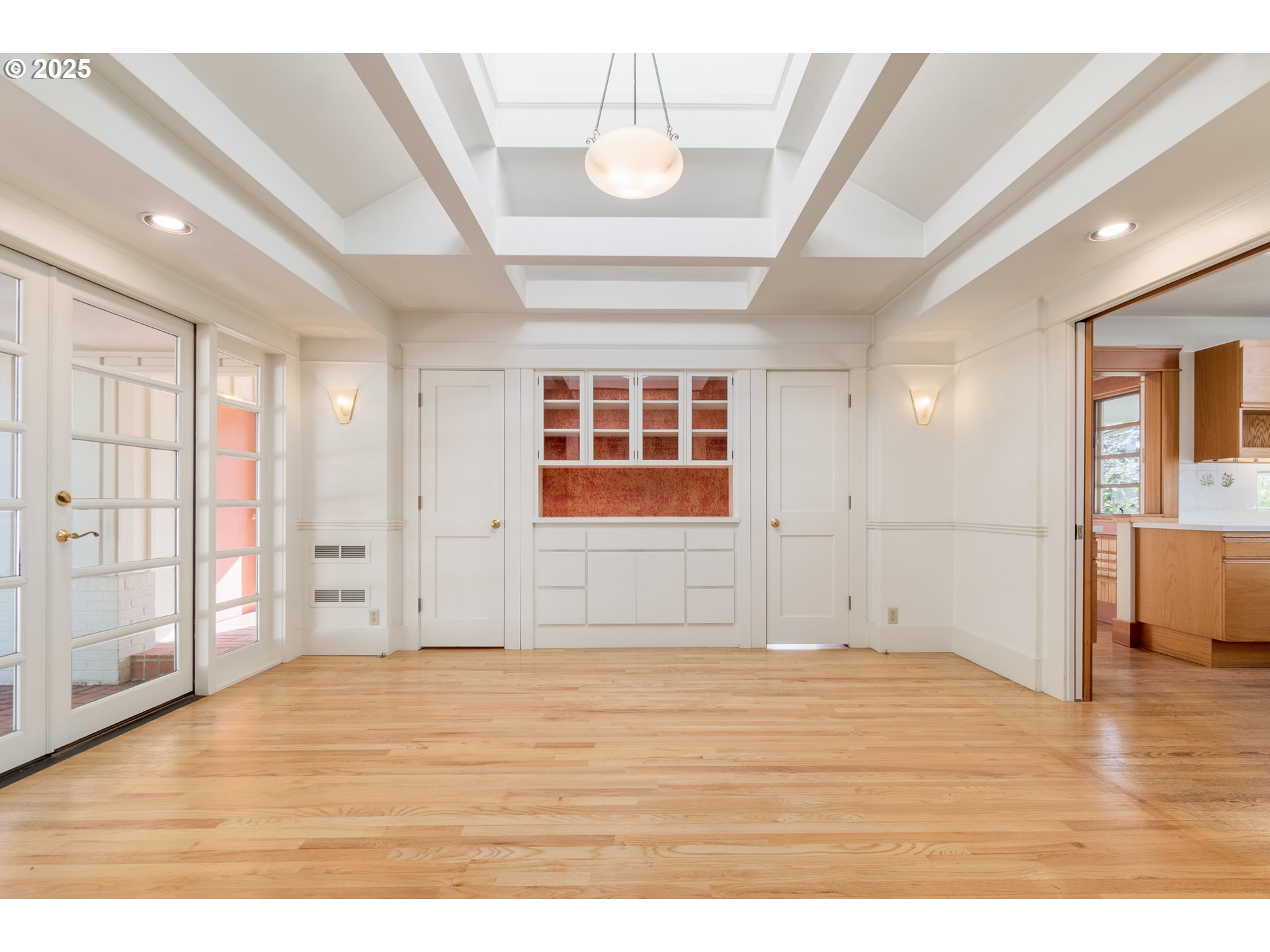 2288 Birch Lane Eugene, OR 97403 - Photo 8 of 48