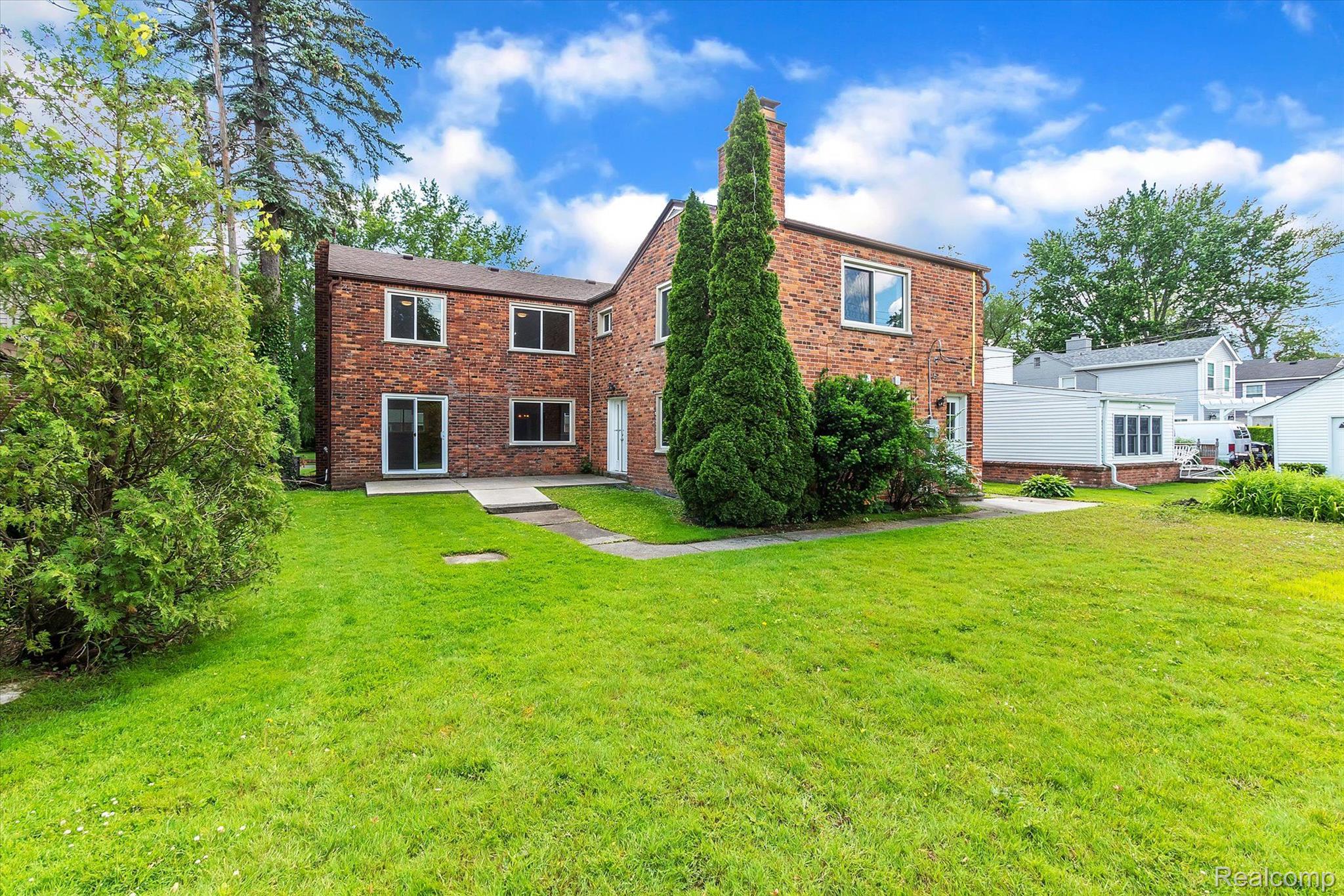1058 Roslyn Road Grosse Pointe, MI 48236 - Photo 42 of 43 Rear