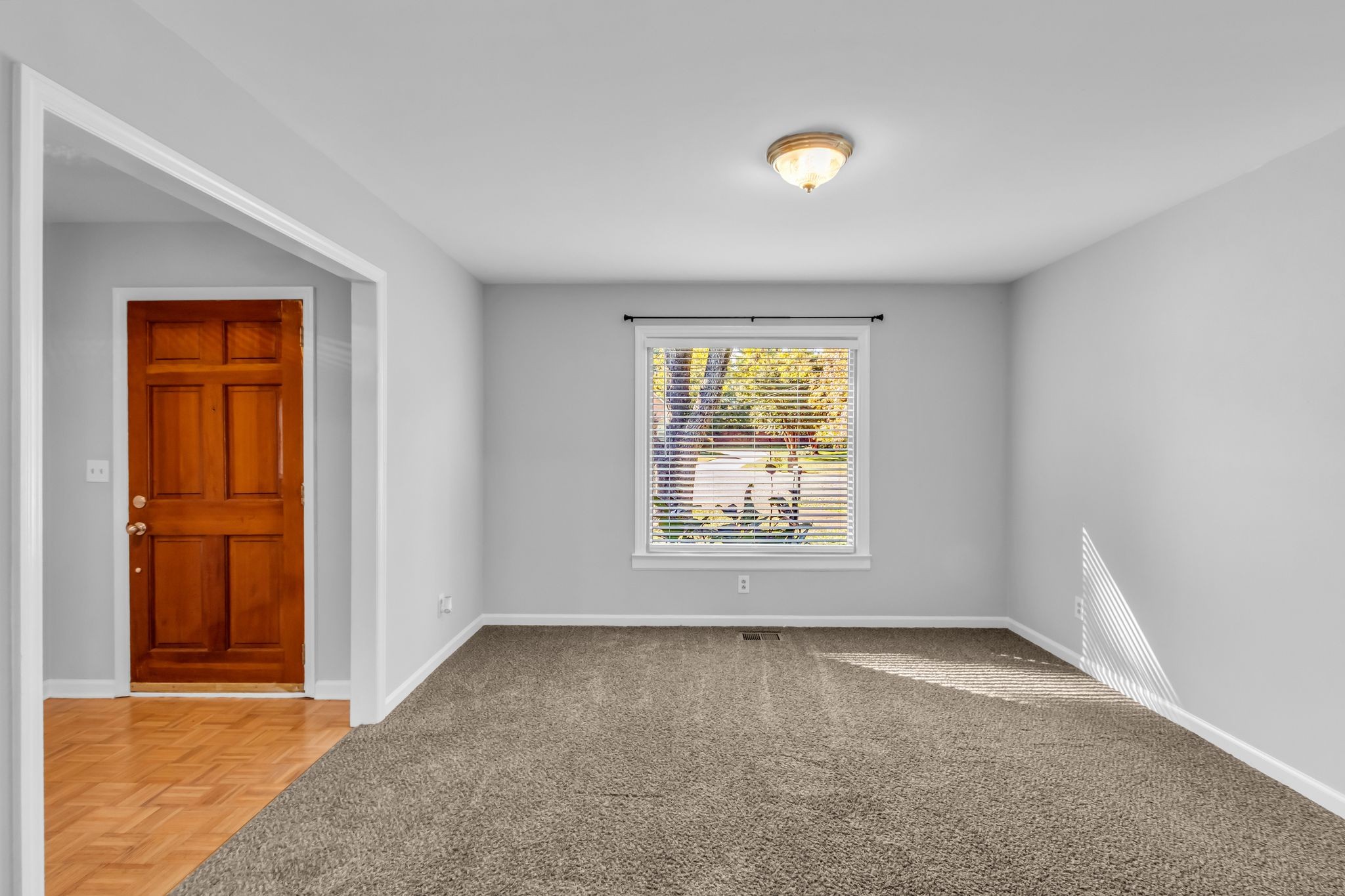 2560 Choctaw Trace Murfreesboro, TN 37129 - Photo 5 of 36 an empty room with windows and closet