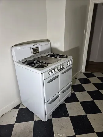 $4,300 | 1731 Winona Boulevard, Hollywood, CA 90027