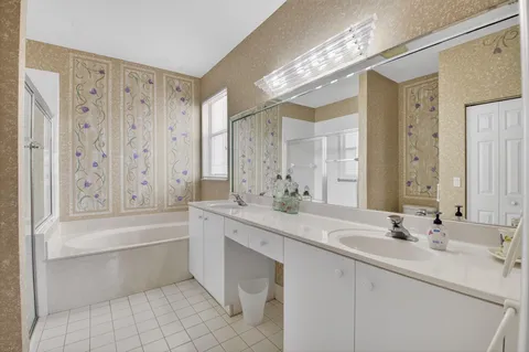 $420,000 | 10585 Royal Caribbean Circle, Boynton Beach, FL 33437