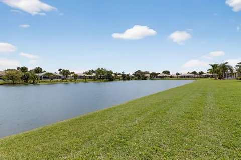 $420,000 | 10585 Royal Caribbean Circle, Boynton Beach, FL 33437