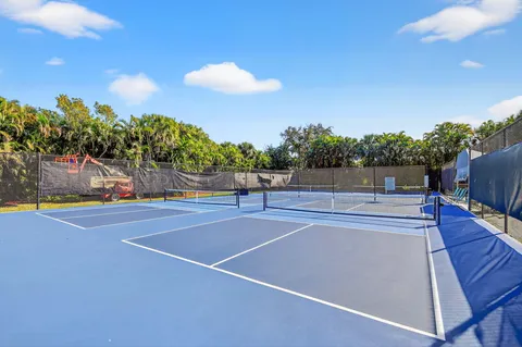 $420,000 | 10585 Royal Caribbean Circle, Boynton Beach, FL 33437