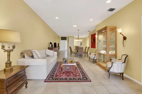 $420,000 | 10585 Royal Caribbean Circle, Boynton Beach, FL 33437