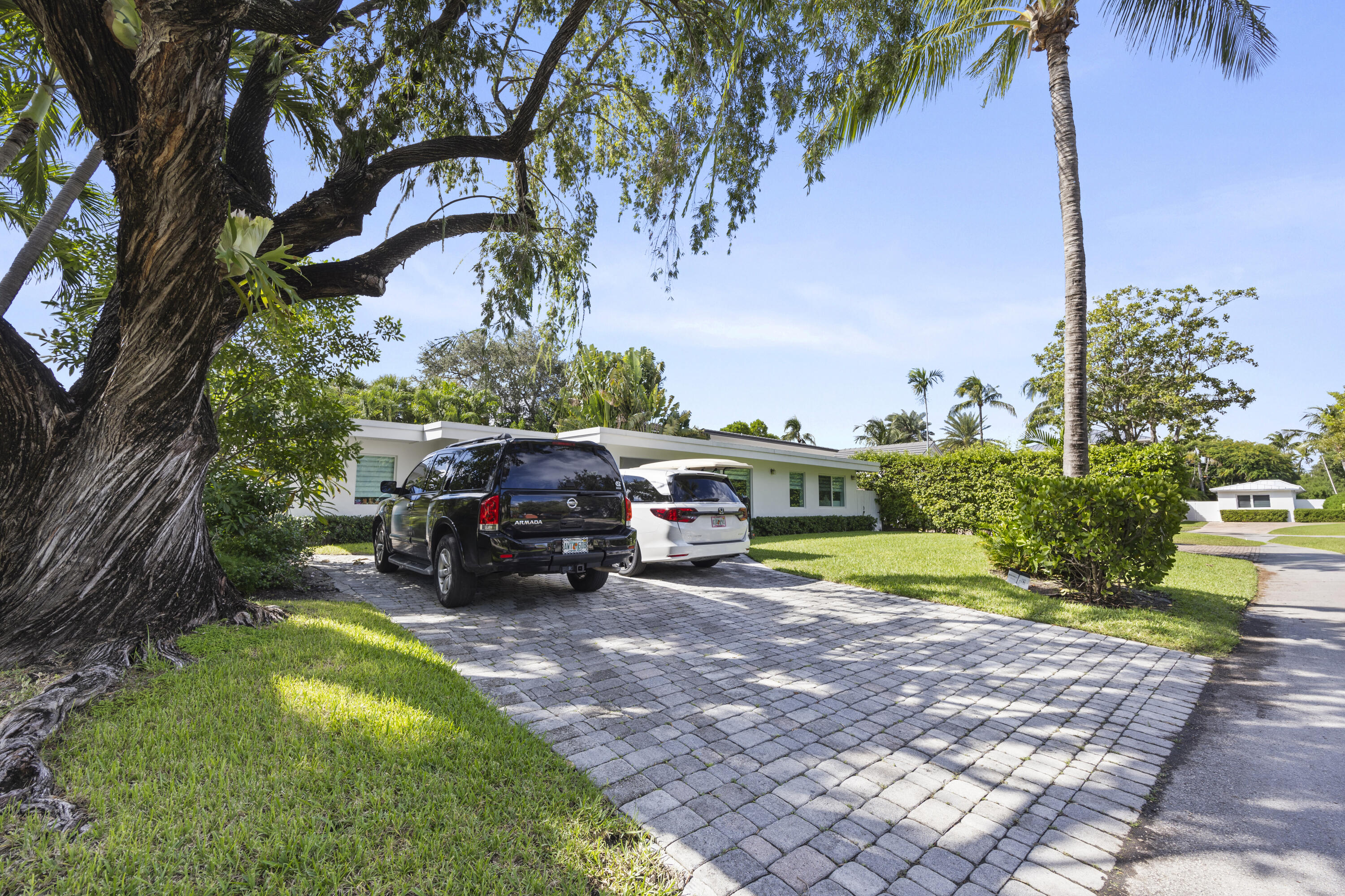 630 Allendale Road Key Biscayne, FL 33149 - Photo 2 of 41 0040