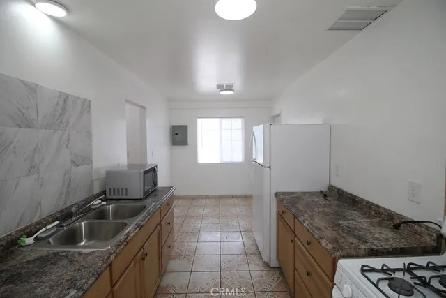 $228,500 | 25633 Anderson Avenue, Barstow, CA 92311