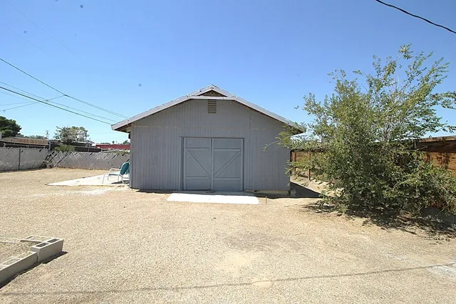 $228,500 | 25633 Anderson Avenue, Barstow, CA 92311