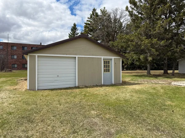 $179,500 | 619 2nd Avenue Southeast, Roseau, MN 56751