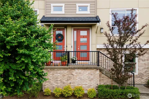 $1,225,000 | 1429 8th Avenue Northeast, Unit 8, Issaquah, WA 98029