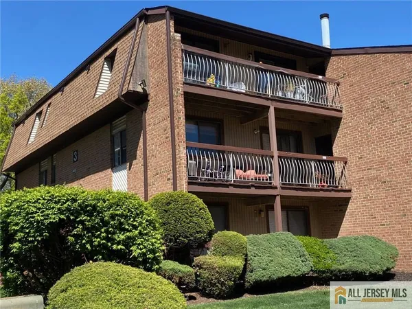 $375,000 | 301 Edison Glen Terrace, Unit 301, Edison, NJ 08837