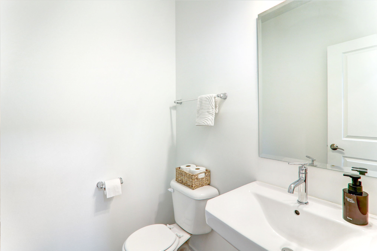 204 Timberleaf Circle Roselle, IL 60172 - Photo 12 of 22 a bathroom with a sink mirror and toilet