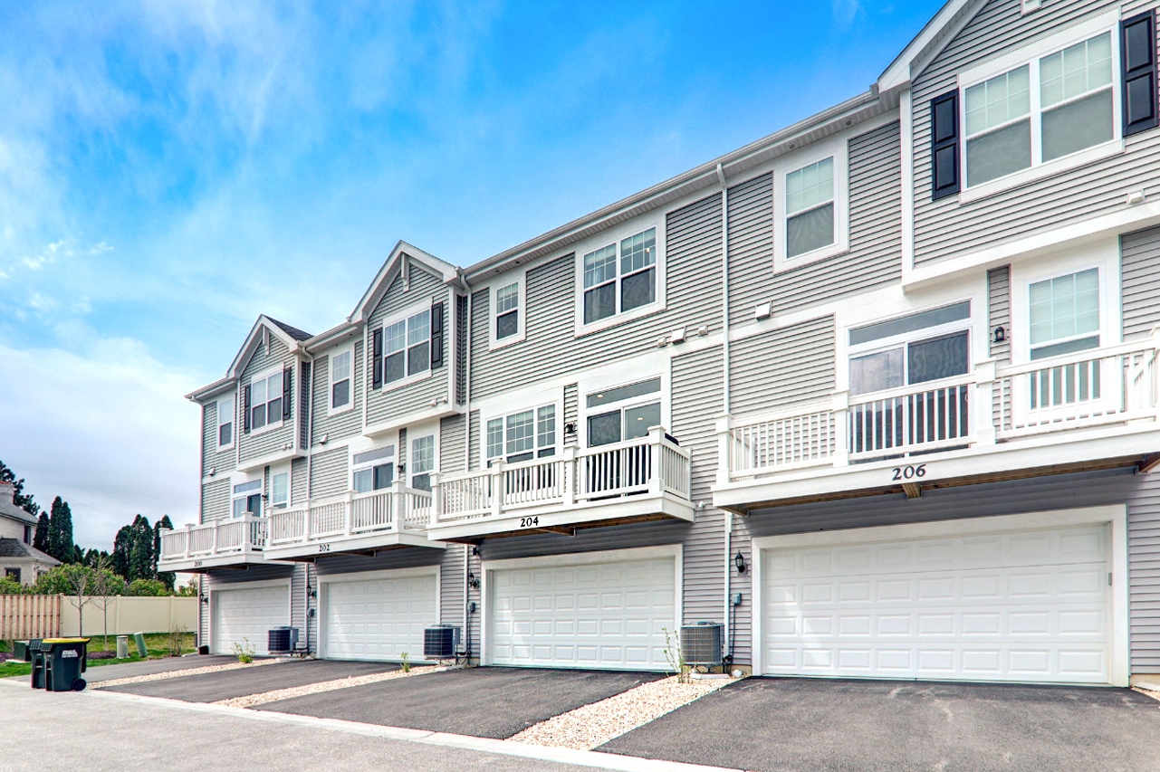 204 Timberleaf Circle Roselle, IL 60172 - Photo 20 of 22 a large building with a street