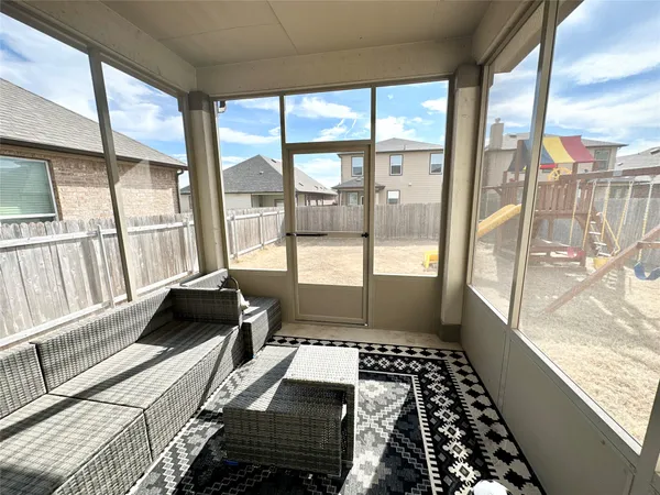 a view of a house with backyard and space