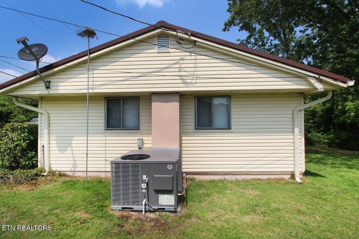 119 Briar Road Oak Ridge, TN 37830 - Photo 4 of 25 Side View