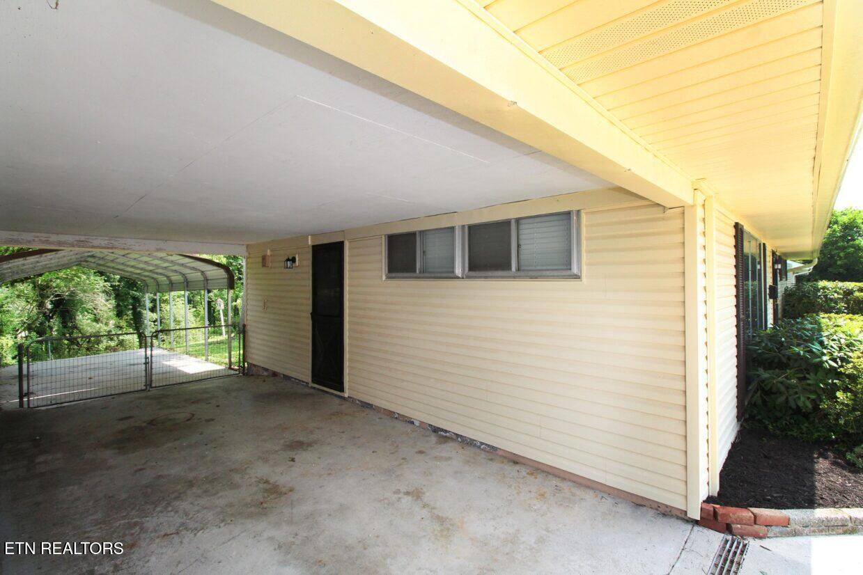 119 Briar Road Oak Ridge, TN 37830 - Photo 5 of 25 Side Entry