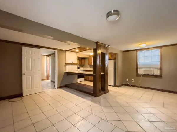 a view of a big room with closet and windows