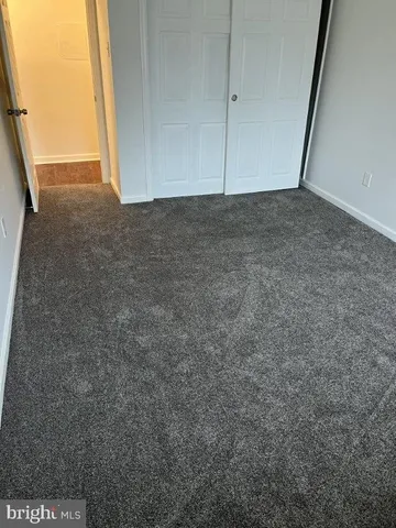 a view of a big room with closet