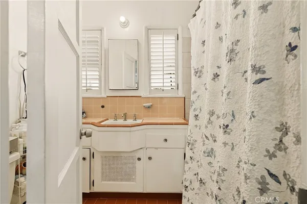 $824,500 | 7015 Templeton Street, Huntington Park, CA 90255
