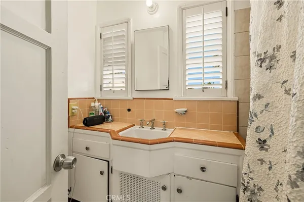 $824,500 | 7015 Templeton Street, Huntington Park, CA 90255