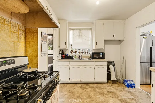 $824,500 | 7015 Templeton Street, Huntington Park, CA 90255